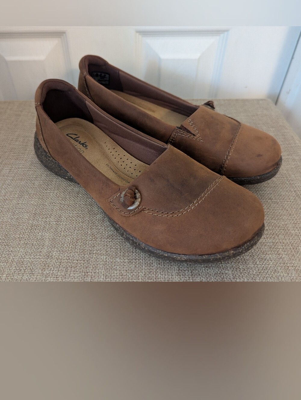 Clarks brown flats